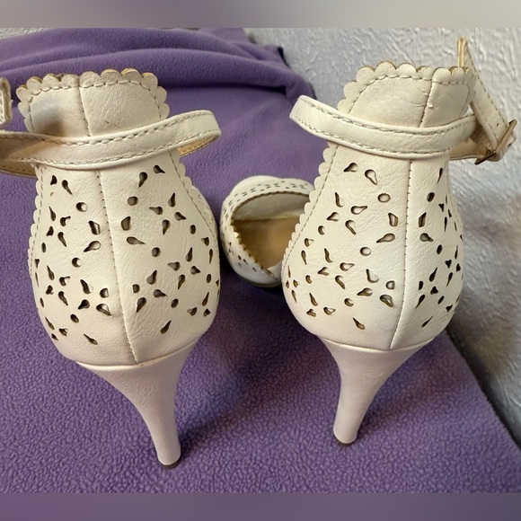 Lauren Conrad White Laser Cut Ankle Strap 4” Heels NWOT - Picture 3 of 5